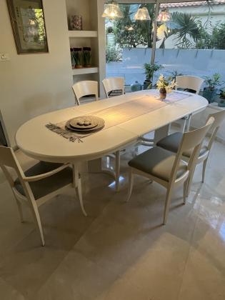 שולחן עץ בצבע לבן אפוקסי