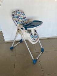 כסא אוכל בטיחותי לתינוק עם