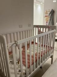 מיטת תינוק עץ מלא איכותי