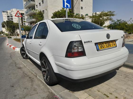 פולקסווגן בורה (2003)