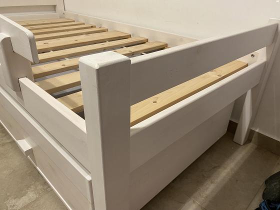 2 מיטות ילדים של עצמל'ה במצב חדש