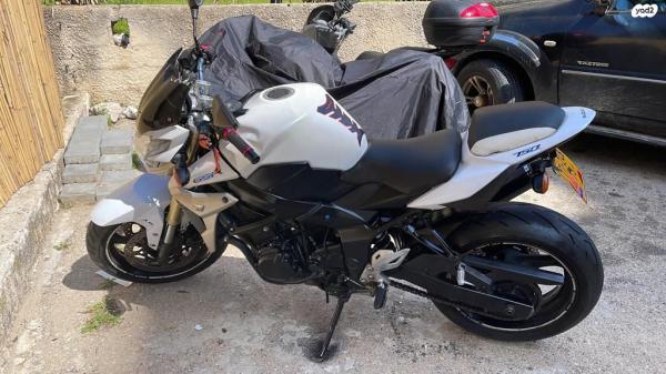 סוזוקי GSR750 (2011)