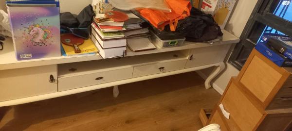 שולחן סלון לבן