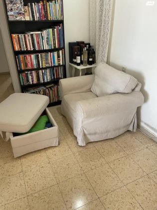 כורסת והדום של איקאה (EKTORP)