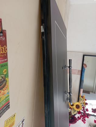 דלת כניסה של שריונות חוסם