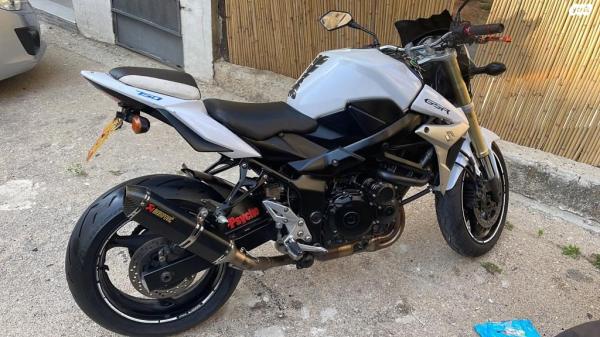 סוזוקי GSR750 (2011)