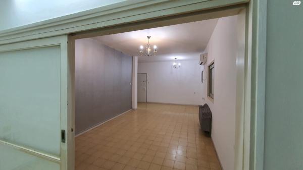 שדרות ירושלים 32 (מרכז העיר)