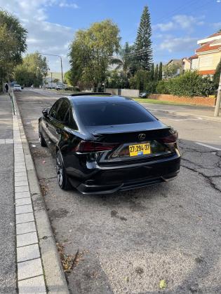 לקסוס IS300h (2016)