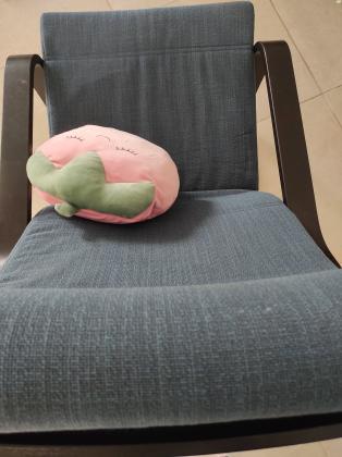 כורסת נדנדה איקאה במצב חדשדגם