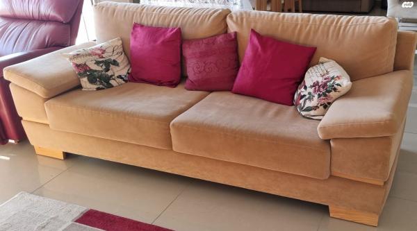 סלון בצבע חרדל ,גוף ורגלים