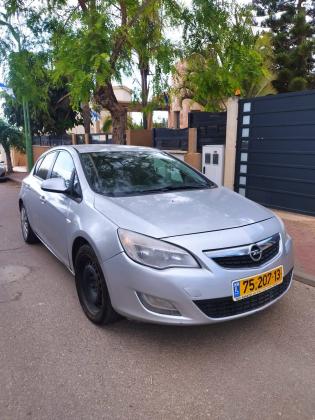 אופל אסטרה (2013)