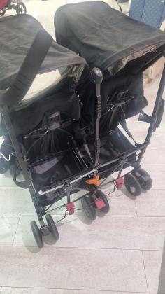 טיולון מקלארן תאומים במצב חדשעם