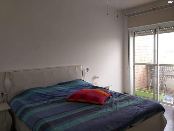 החסידה 4 (בית"ר)