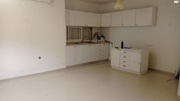 כיבוש העבודה 11 (נווה עובד)