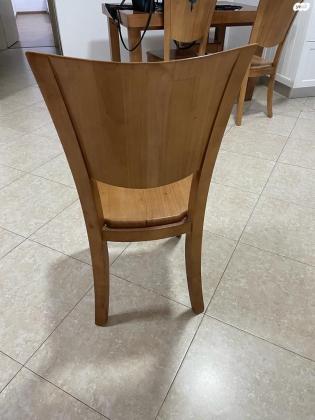 *כיסא בצבע עץ לפינת אוכל*