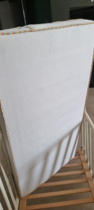 מיטת תינוק עם מזרן סליפ לי דו של ליטף