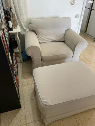 כורסת והדום של איקאה (EKTORP)