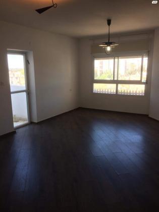 החסידה 4 (בית"ר)