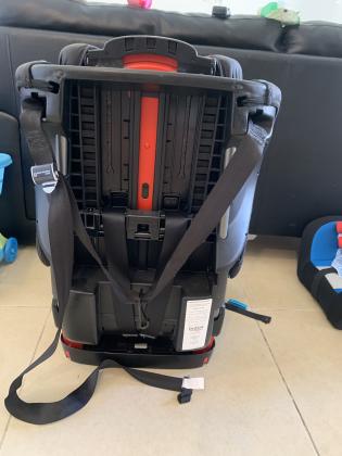 כסא Britax Frontier בשיטת clicktight,