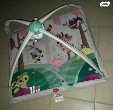 אוניברסיטה משטח פעילות TINY LOVE