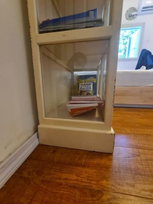 ויטרינה זכוכית כפרית נרכשה לפני