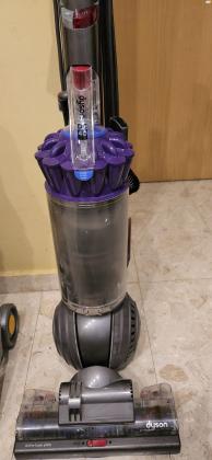 למכירה שני שואבי אבק דייסון:שואב