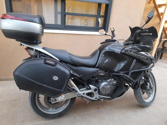 הונדה ואראדרו 1000 (2011)