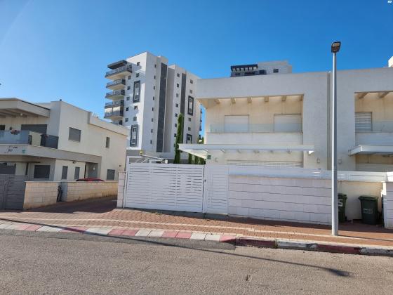 אסתר המלכה 15 (רובע יזרעאל)