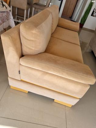 סלון בצבע חרדל ,גוף ורגלים