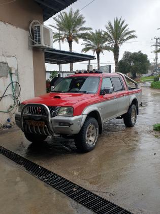 מיצובישי מאגנום 4X4 (2004)