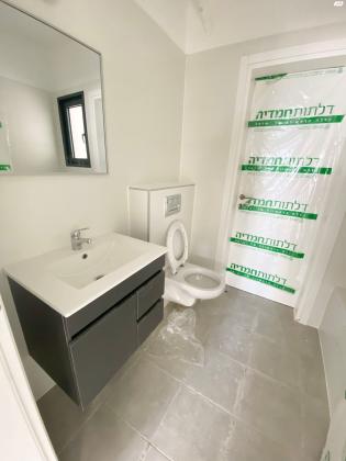 דולפין 1 (גלי כרמל, ז'בוטינסקי)