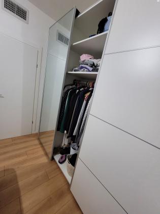 ארון בגדים בן שנה כחדשדלתות רחף!2