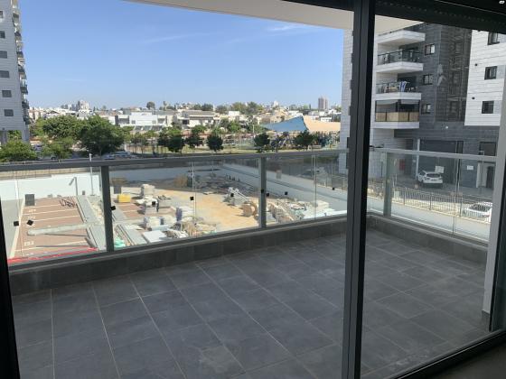 שולמית אלוני 5