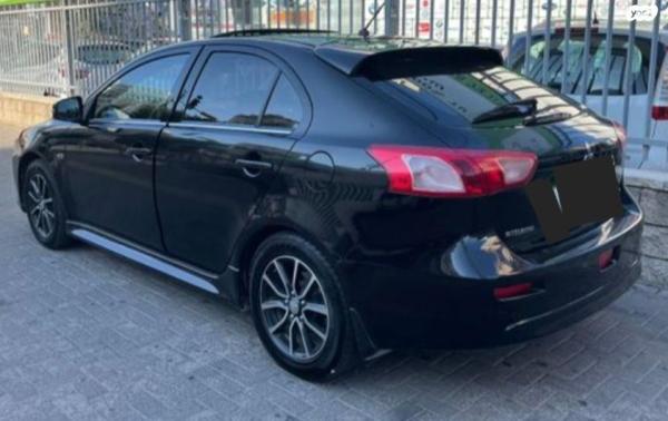 מיצובישי לנסר ספורטבק (2017)