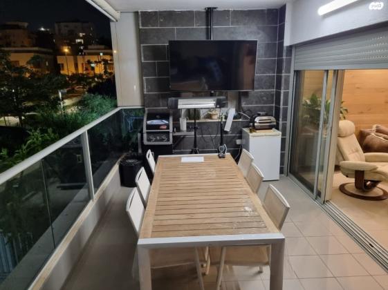 יטקובסקי אחים 32 (כפר גנים ג)