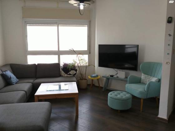 החסידה 4 (בית"ר)