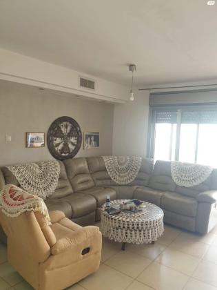 האימהות 16 (סביוני נצר סירני)