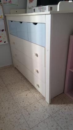 שידת החלתה עם חריטת דובי בצבע תכלת