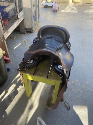 אוכף טאקר במצב מצוין,מידה 17