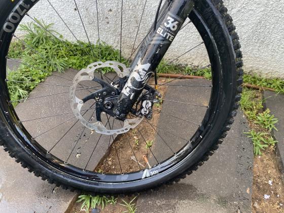 אופני הרים שיכוך מלא קרבון