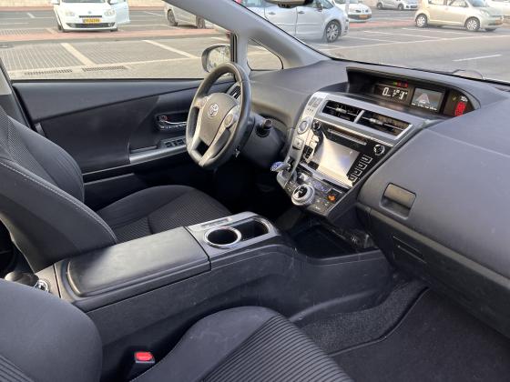 טויוטה פריוס פלוס הייבריד (2018)