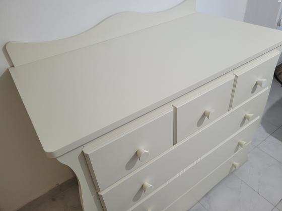 שידת החתלה לבנה מהממת ביופיה!