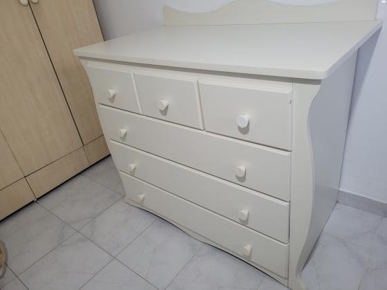 שידת החתלה לבנה מהממת ביופיה!