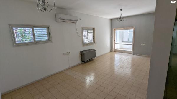 שדרות ירושלים 32 (מרכז העיר)