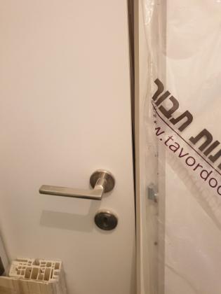 2 דלתות פנים חדשות בניילונים