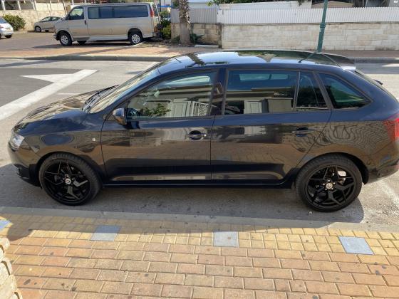 סקודה ראפיד ספייסבק (2015)