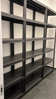 למכירה מדפים של כתר מדפים