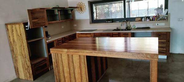 מטבח מעולה מעץ אגוז אפריקאי