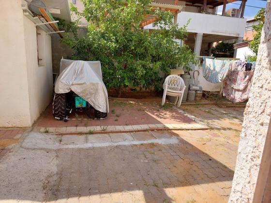 דב הוז 14 (אושיות)