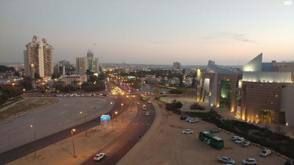 יצחק רגר 49 (מרכז אזרחי)